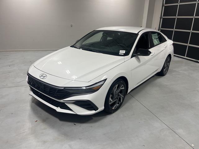 2025 Hyundai Elantra SEL Sport photo 2