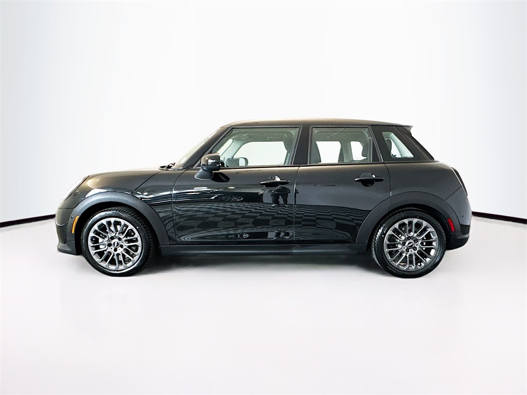 2025 Mini Cooper Hardtop 4 Door Signature photo 2
