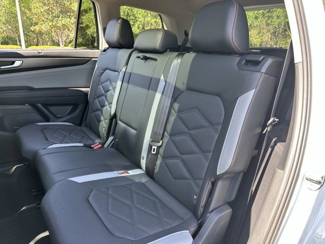 2025 Volkswagen Atlas Peak Edition SE photo 14