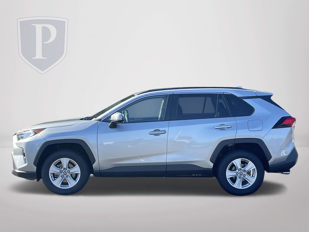 2020 Toyota RAV4 XLE photo 4