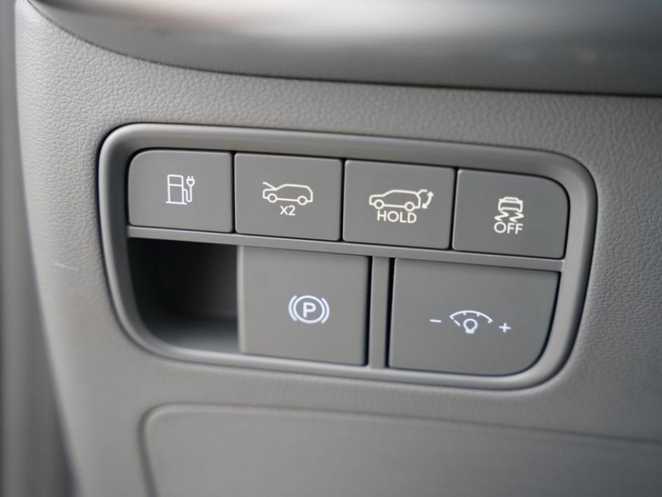2026 Hyundai Ioniq SEL photo 18