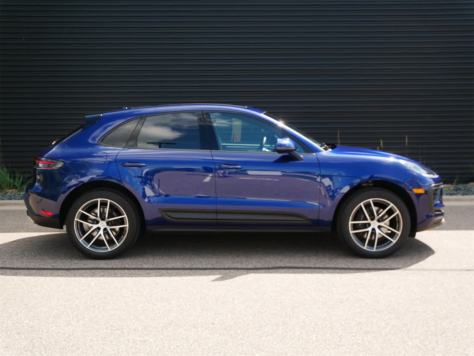 2025 Porsche Macan photo 22