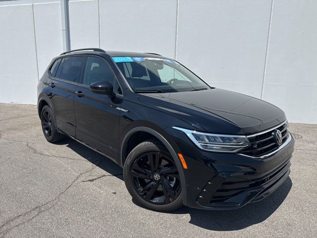 Certified 2024 Volkswagen Tiguan SE R-LINE BLACK with VIN 3VV8B7AXXRM019216 for sale in Kansas City