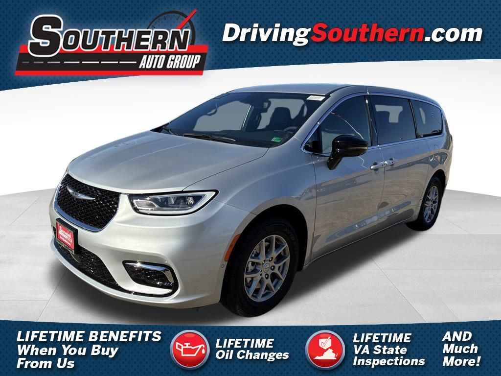 2026 Chrysler Pacifica Select's photo