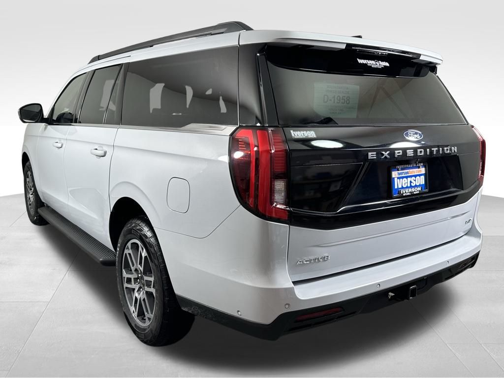 2025 Ford Expedition MAX photo 4