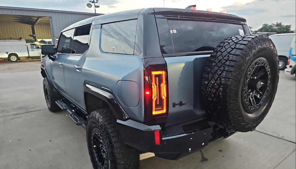 2024 Gmc Hummer EV SUV photo 3