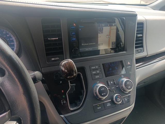 2017 Toyota Sienna Limited XLE Premium photo 3