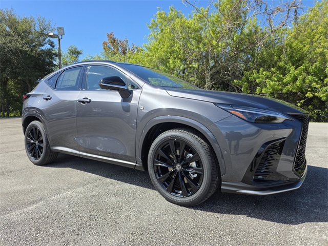 2026 Lexus NX PHEV 450h+'s photo