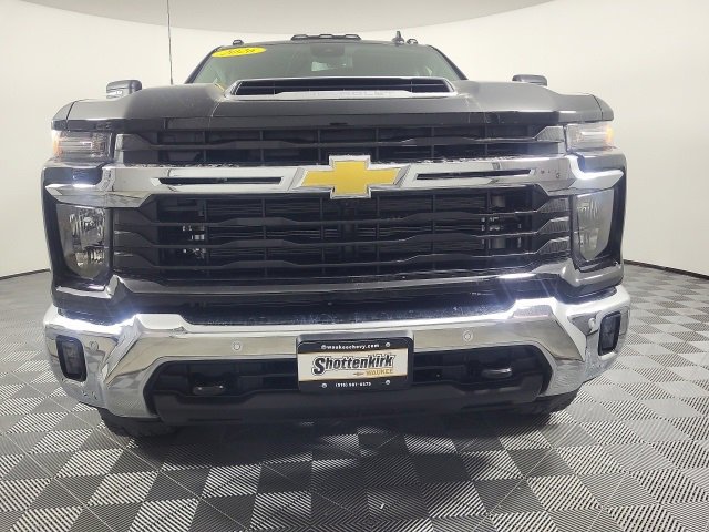 2026 Chevrolet Silverado 2500HD LT photo 2