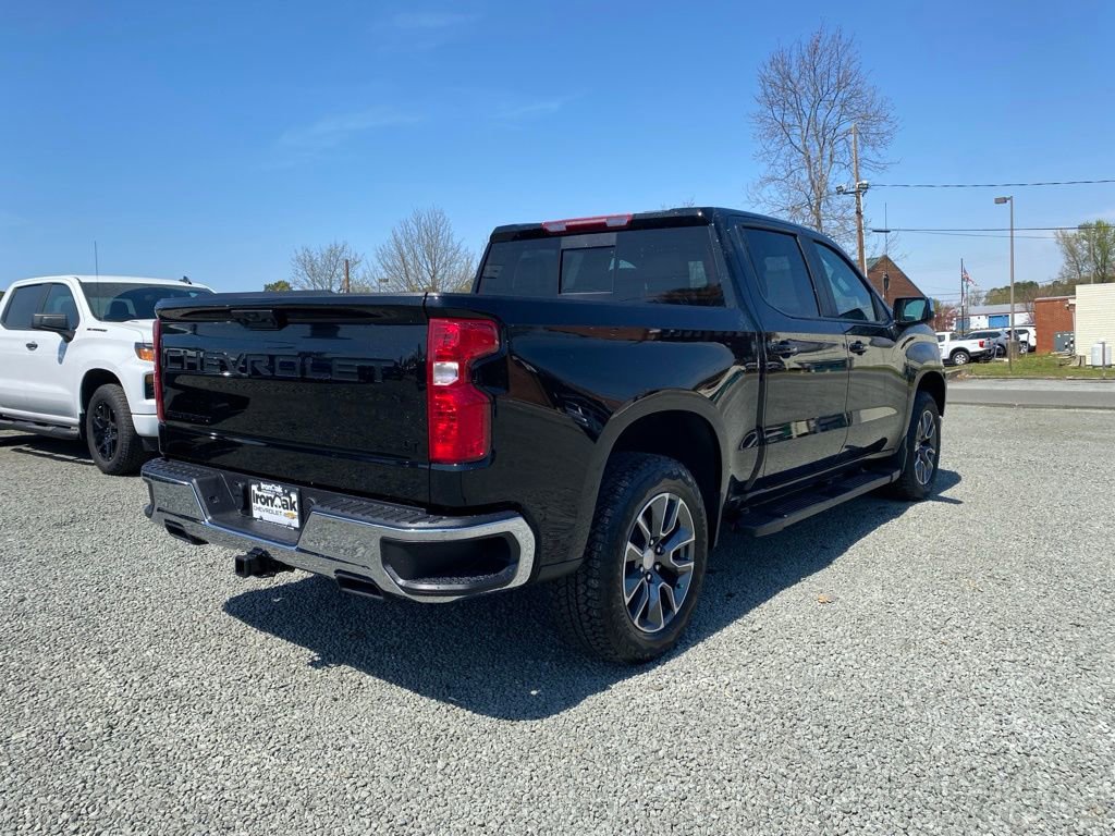 2025 Chevrolet Silverado 1500 LT photo 3