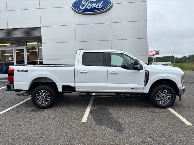 2024 Ford F-350 Lariat photo 2