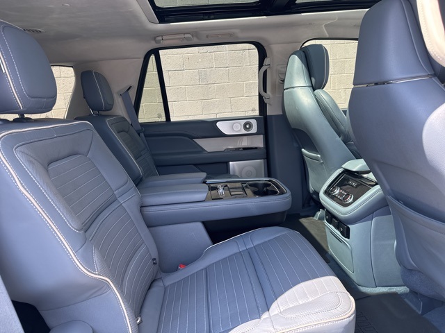 2018 Lincoln Navigator Black Label photo 20