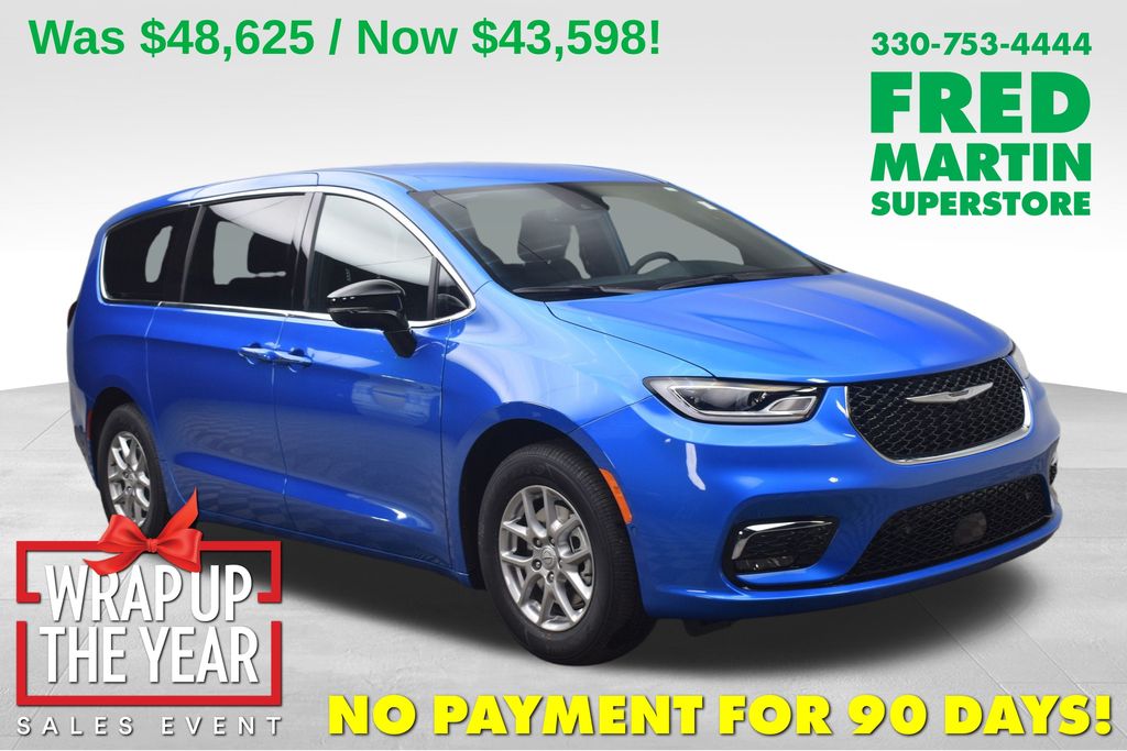 2026 Chrysler Pacifica Select's photo