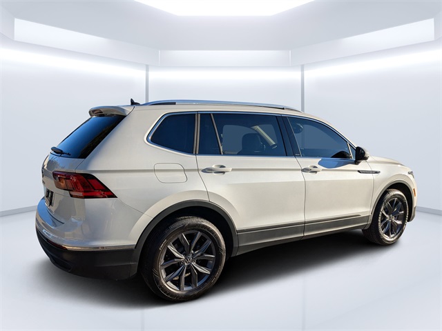 2023 Volkswagen Tiguan SE photo 2