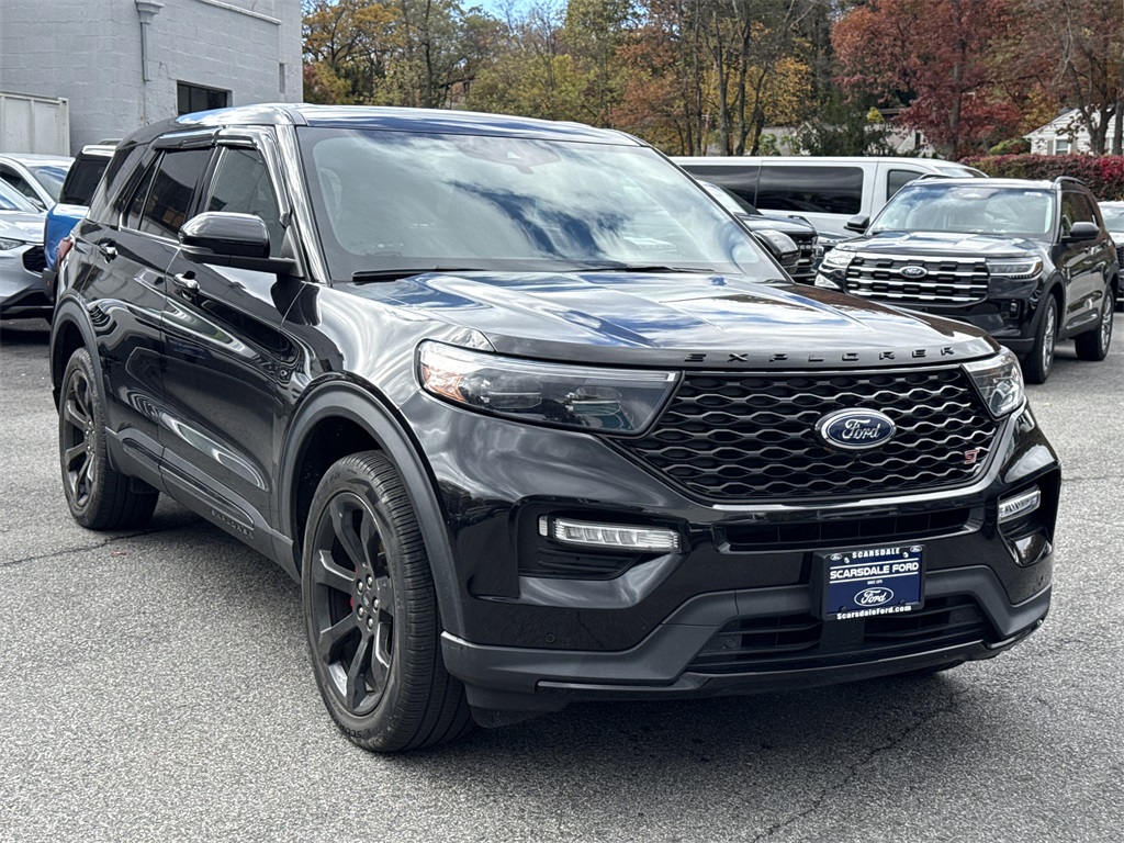 2022 Ford Explorer ST's photo