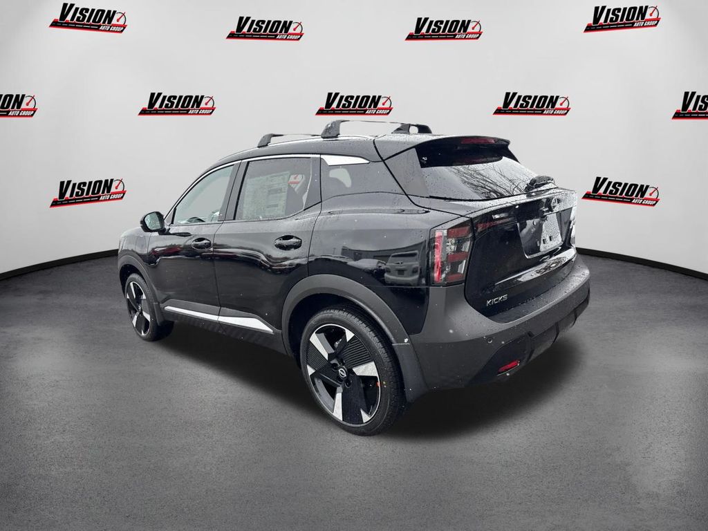 2026 Nissan Kicks SR photo 4