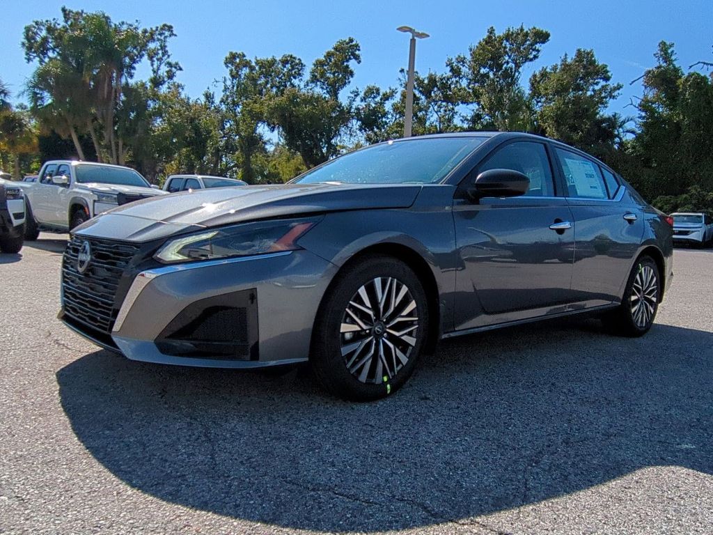2025 Nissan Altima SV photo 2