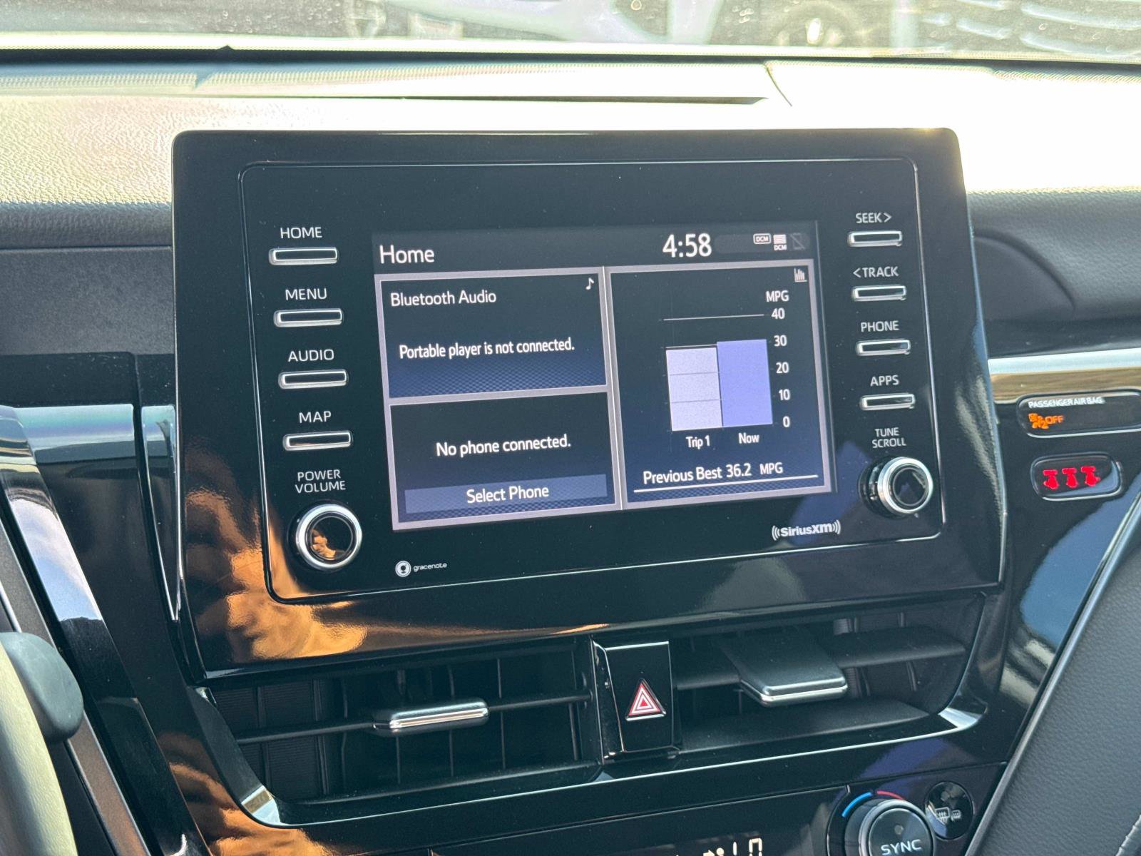 2022 Toyota Camry SE photo 21