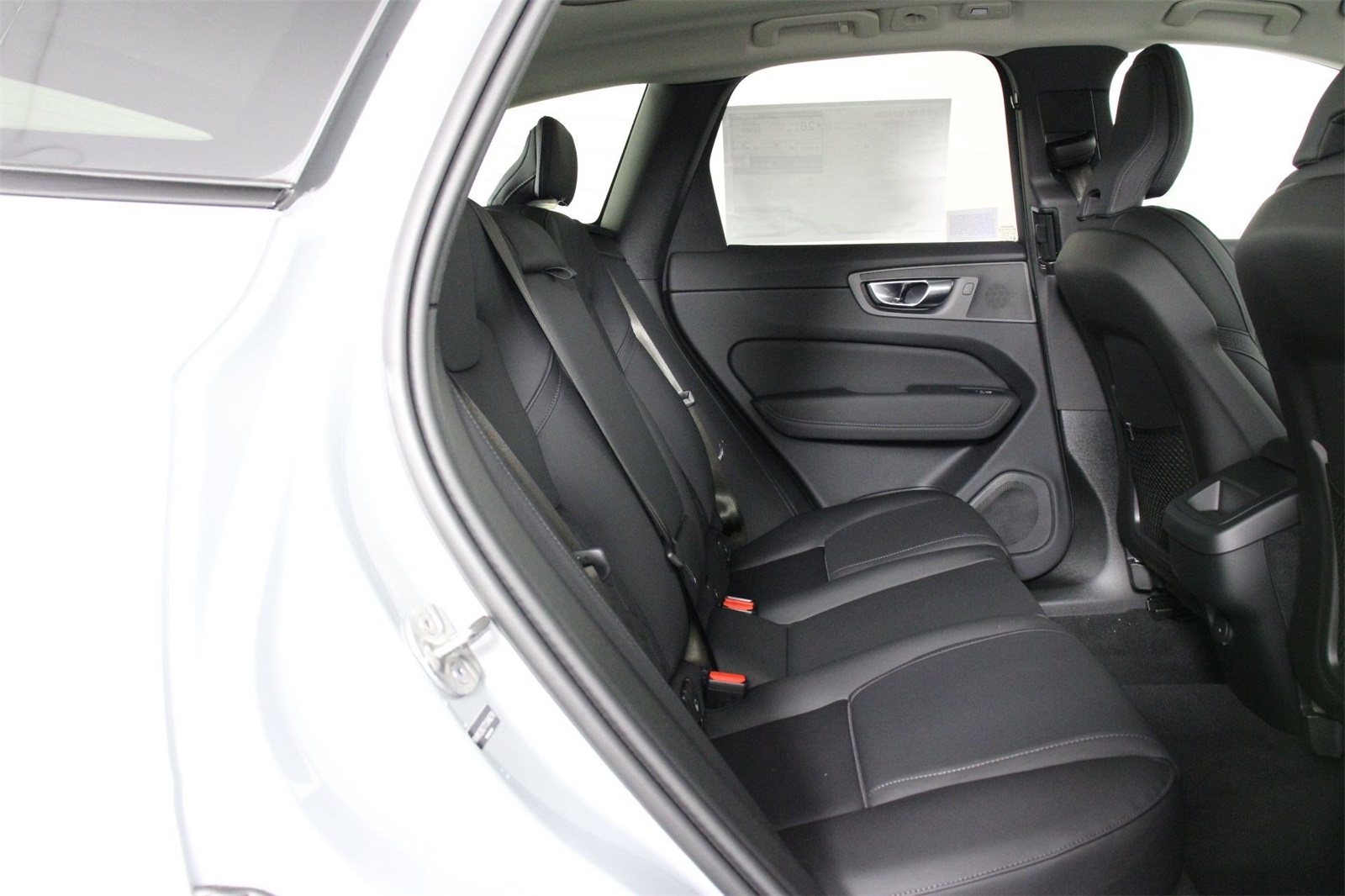 2026 Volvo XC60 B5 Plus photo 10
