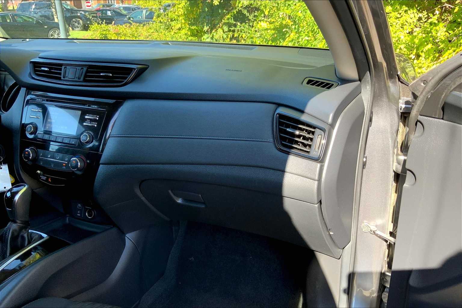 2017 Nissan Rogue S photo 16