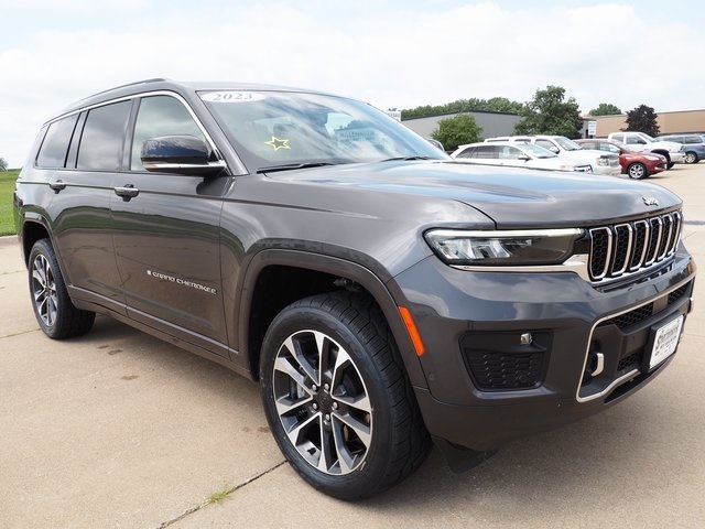 2023 Jeep Grand Cherokee Overland photo 3