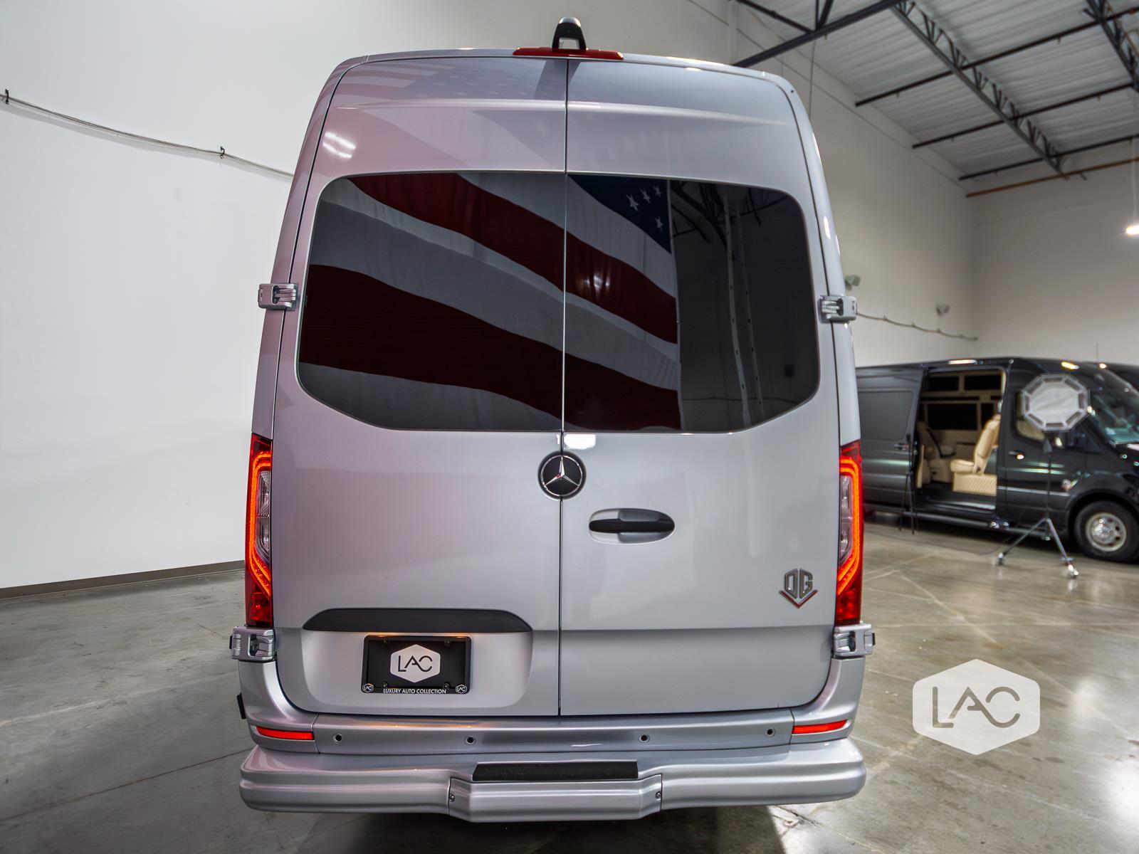 2023 Mercedes Benz Sprinter 3500 photo 2