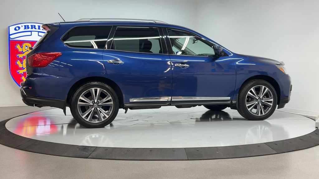 2017 Nissan Pathfinder Platinum photo 4