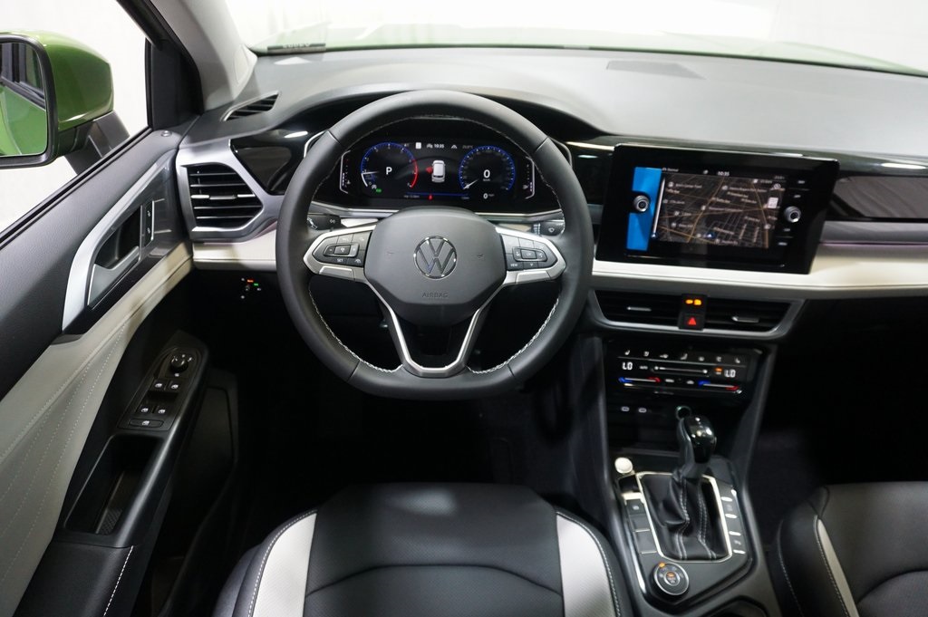 2025 Volkswagen Taos SEL photo 9