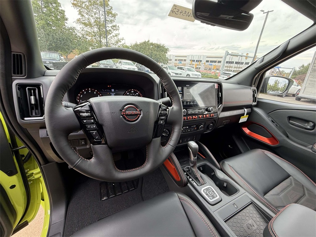 2026 Nissan Frontier Crew Cab PRO-4X photo 2