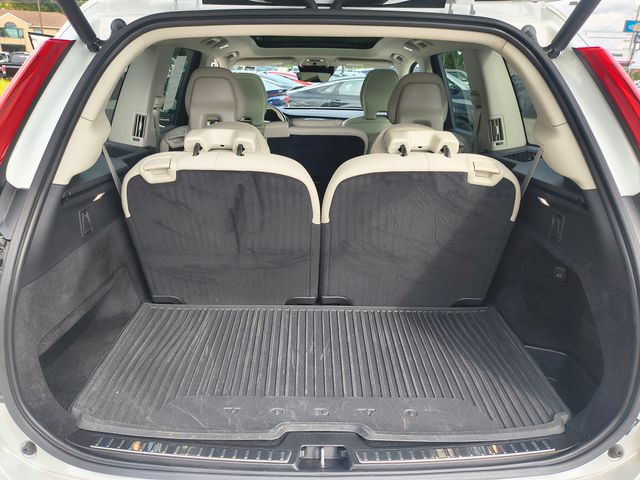 2022 Volvo XC90 T5 Momentum photo 22