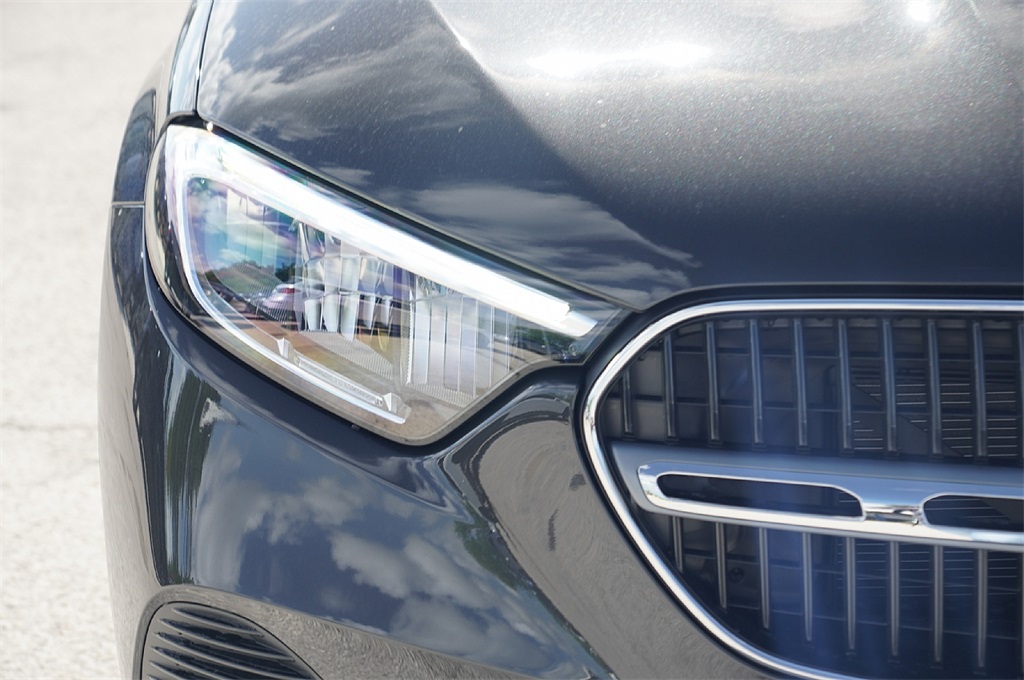 2025 Mercedes Benz GLC 300 photo 8