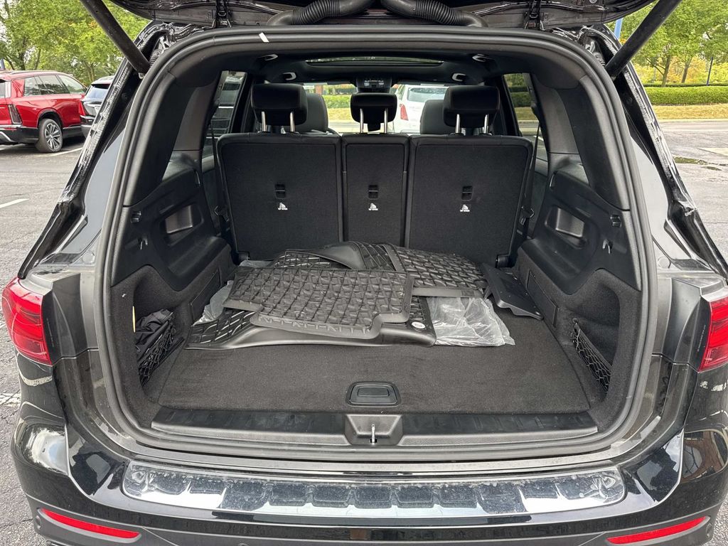 2024 Mercedes Benz GLB 250 4MATIC photo 4