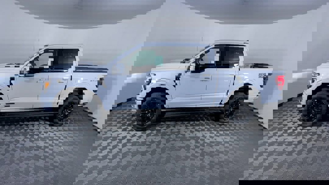 2025 Ford F-150 Platinum photo 4