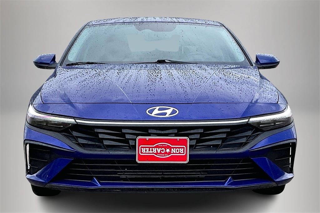 2024 Hyundai Elantra SEL photo 3