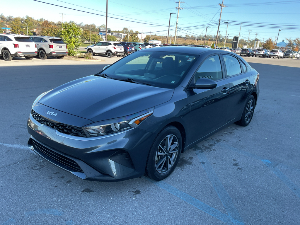 2022 Kia Forte LXS photo 2