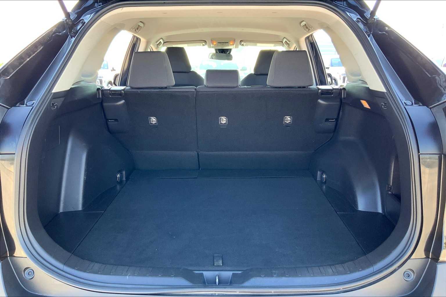2021 Toyota RAV4 XLE photo 28