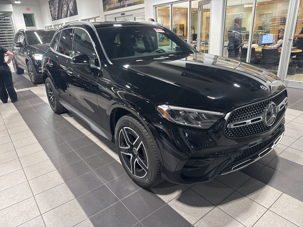 2025 Mercedes-Benz GLC Base's photo