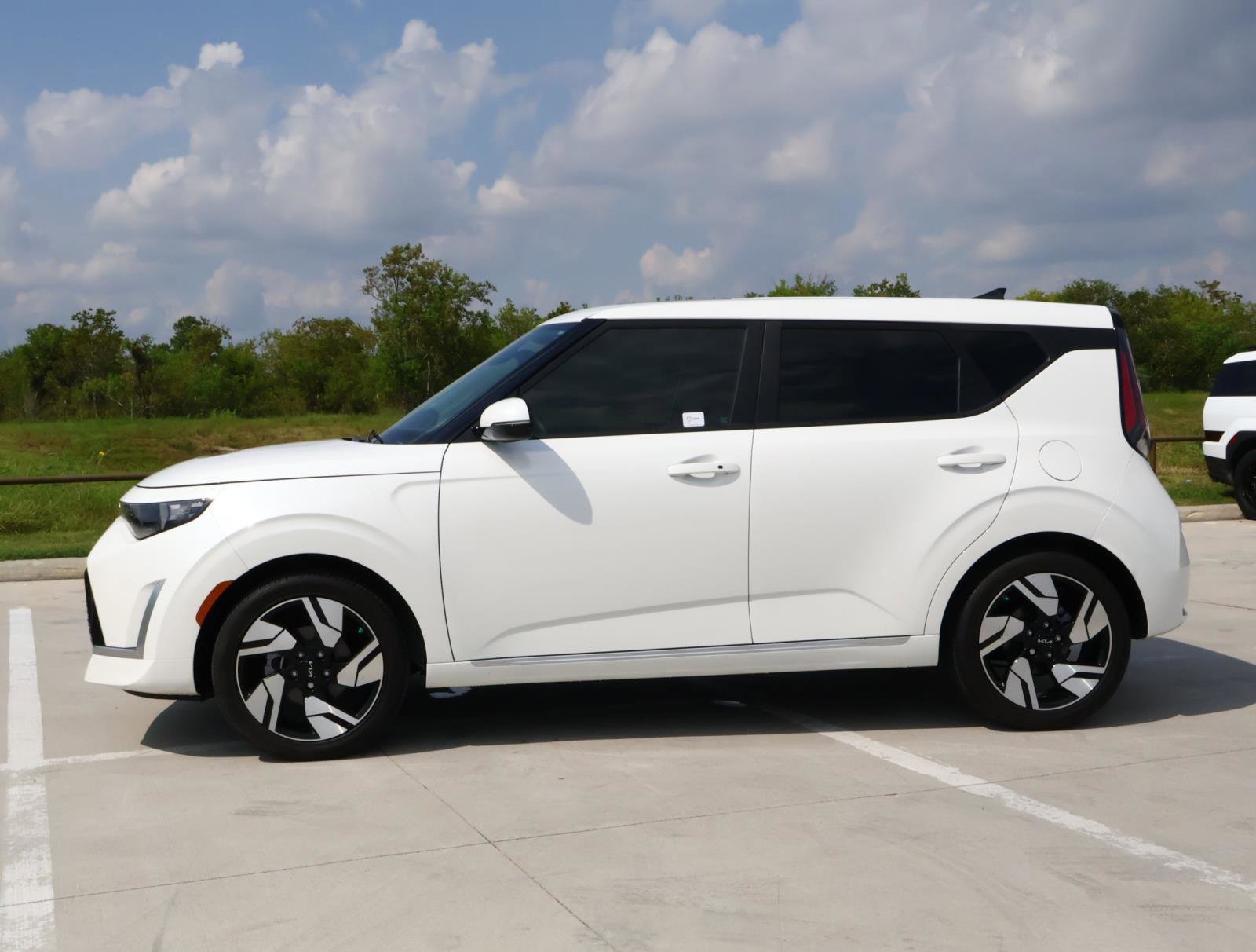 2024 Kia Soul GT-Line photo 2
