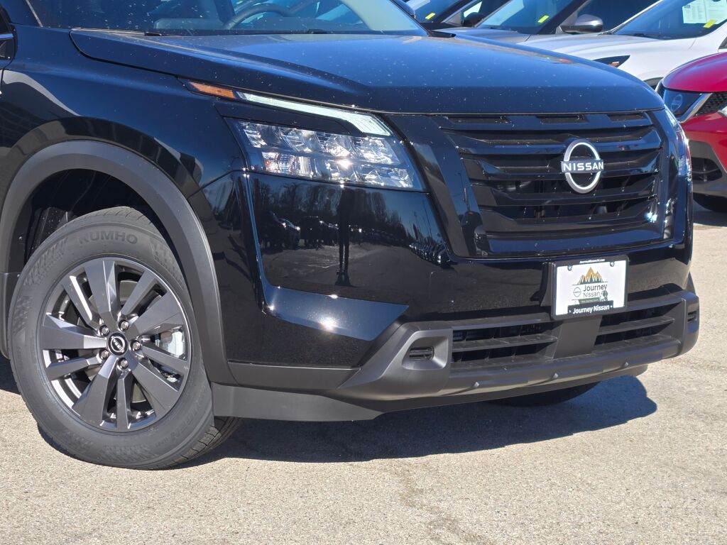 2025 Nissan Pathfinder SV photo 2