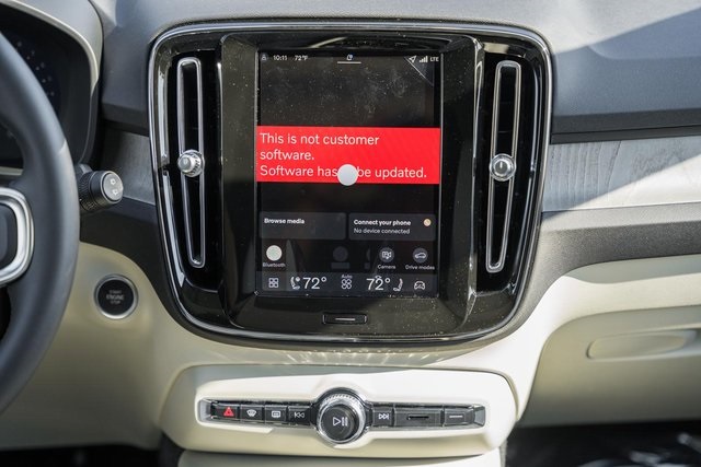 2026 Volvo XC40 AWD photo 15