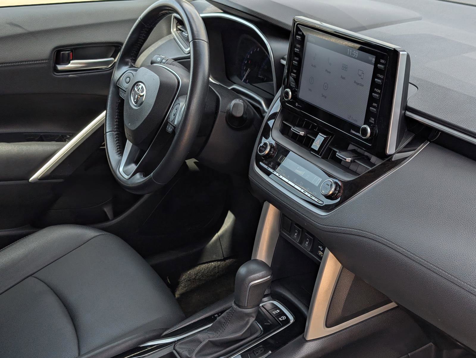 2022 Toyota Corolla Cross XLE photo 34