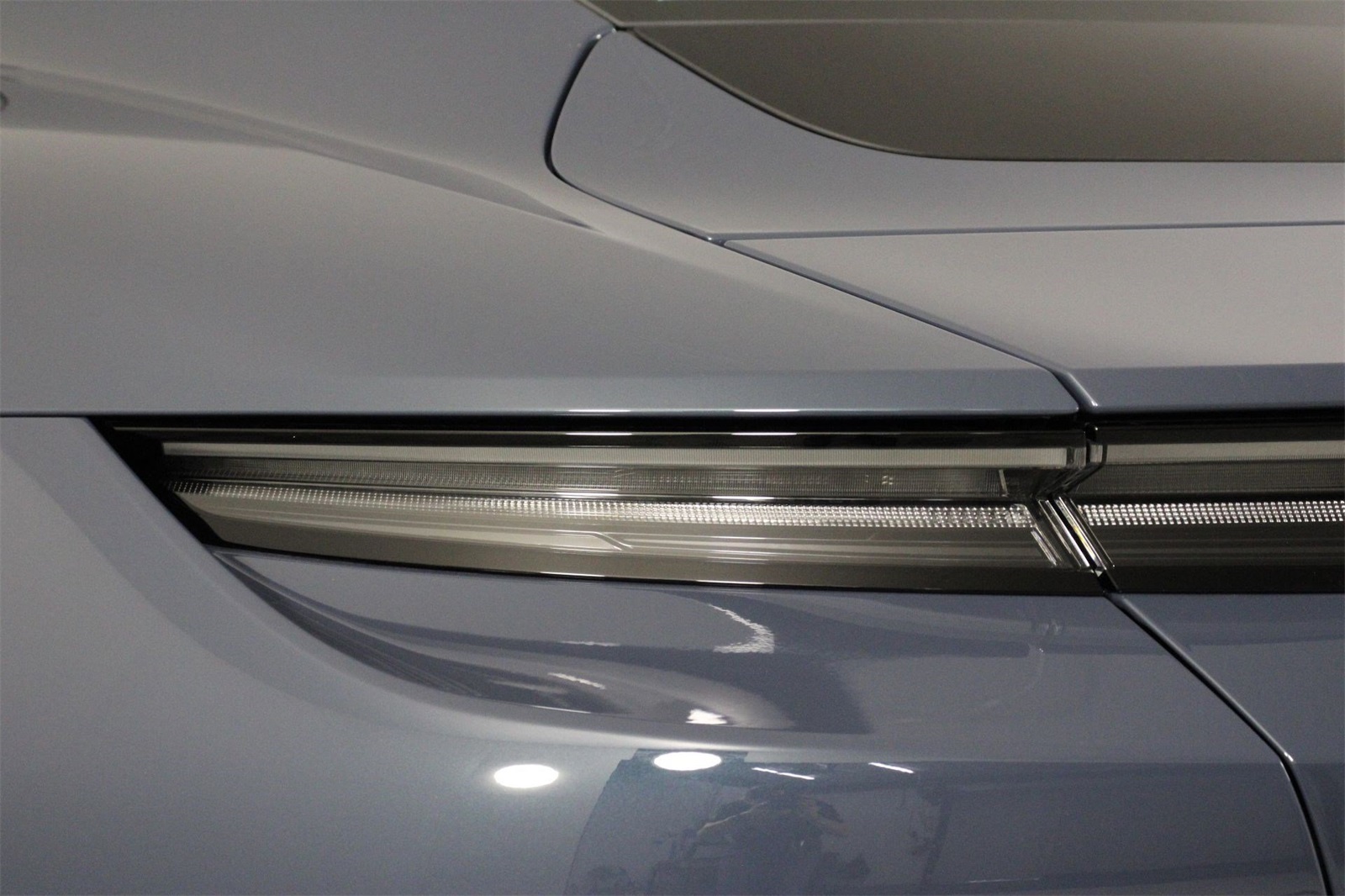 2025 Porsche Taycan photo 19