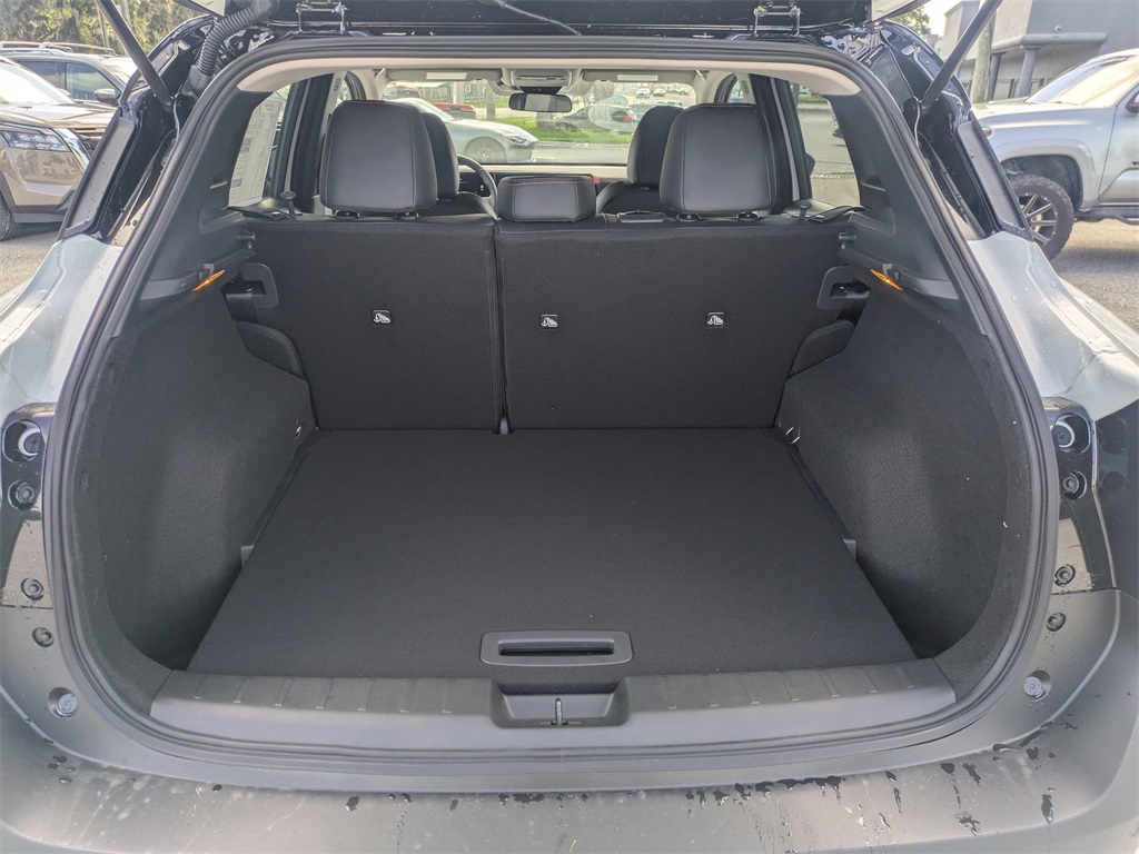 2025 Nissan Kicks SR photo 12