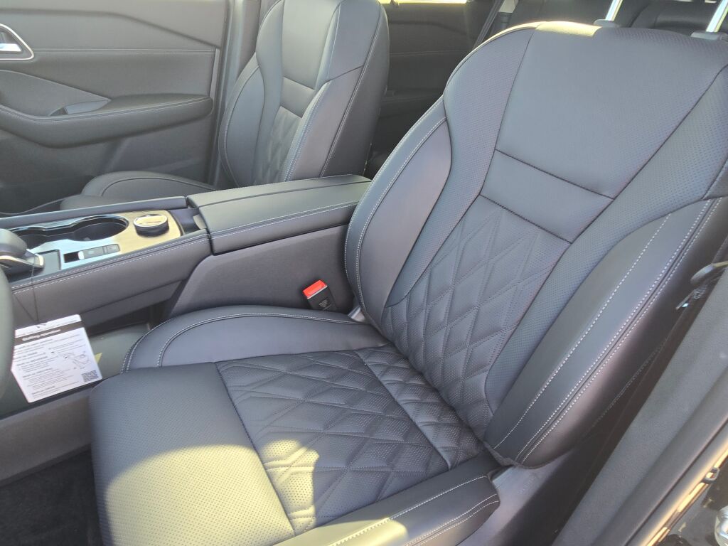 2026 Nissan Rogue Platinum photo 18