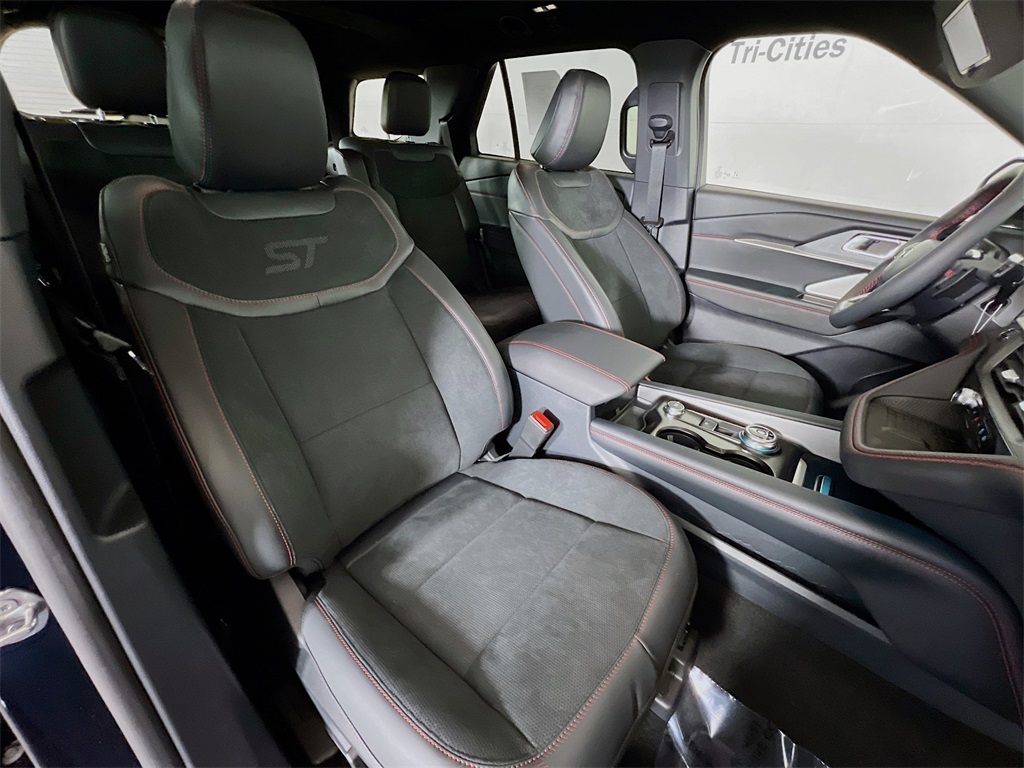 2025 Ford Explorer ST photo 16