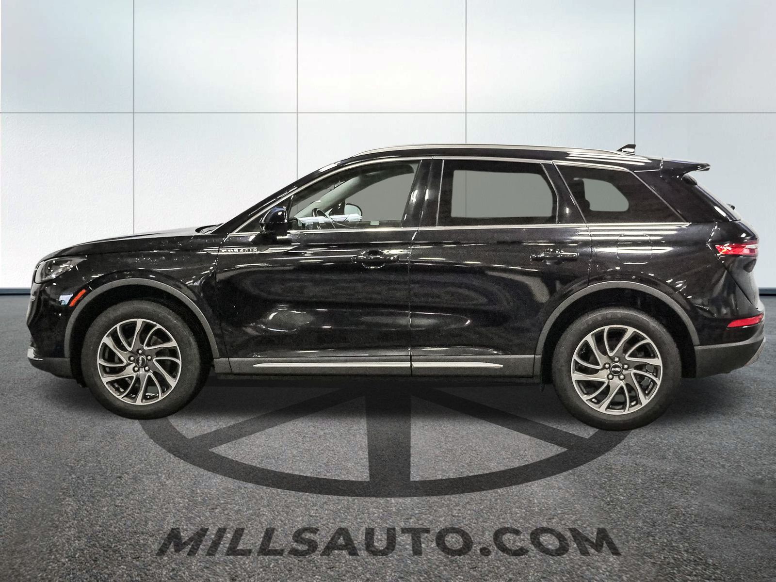 2020 Lincoln Corsair Standard photo 3