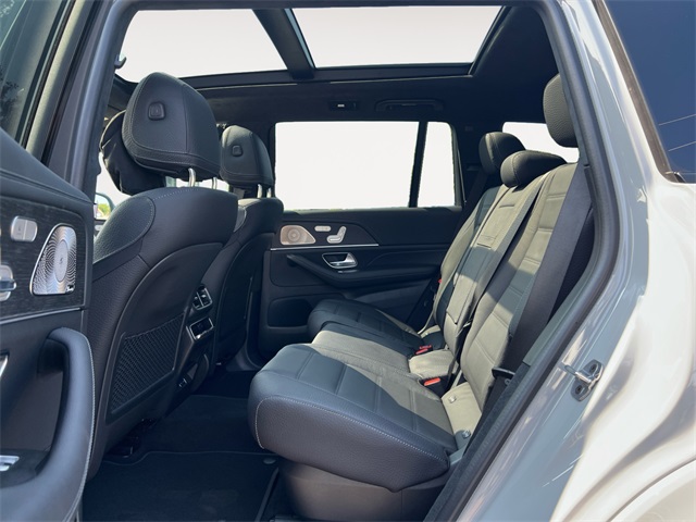 2025 Mercedes Benz GLS 580 4MATIC photo 13