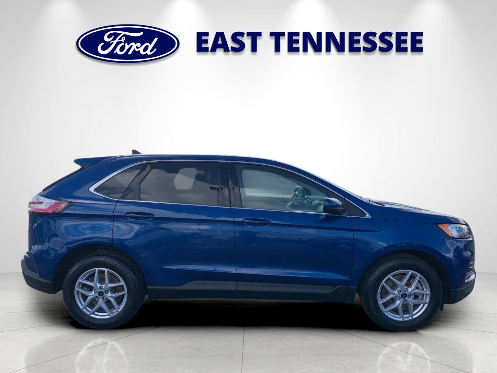 2022 Ford Edge SEL photo 2