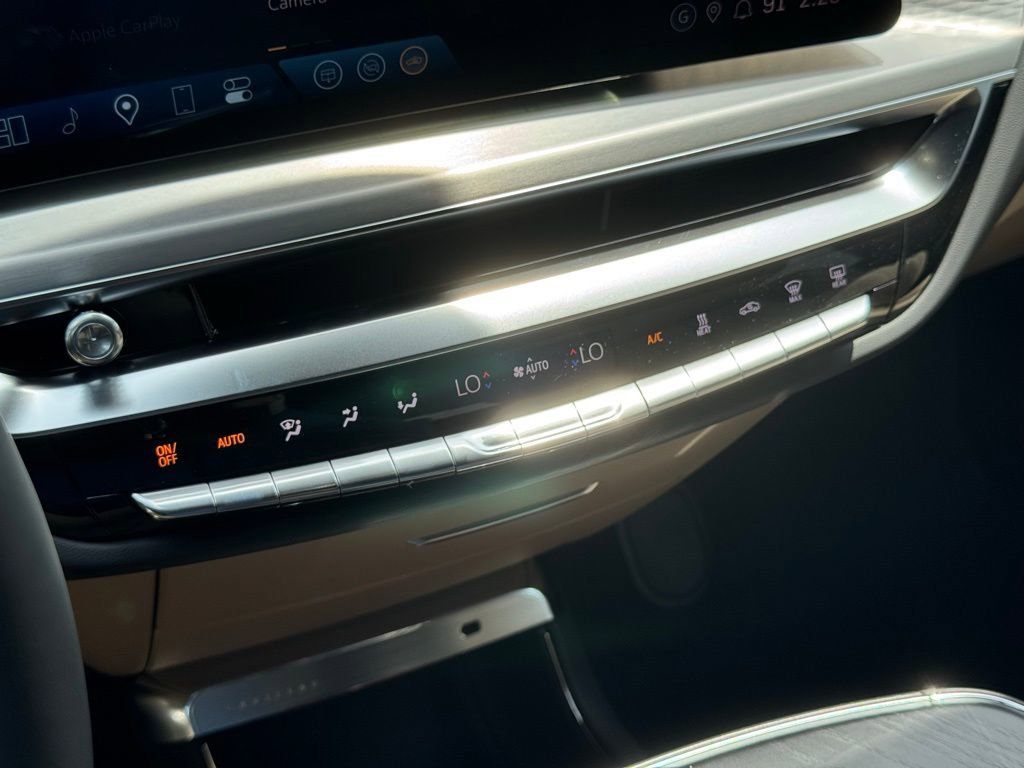 2025 Cadillac Lyriq Luxury photo 28