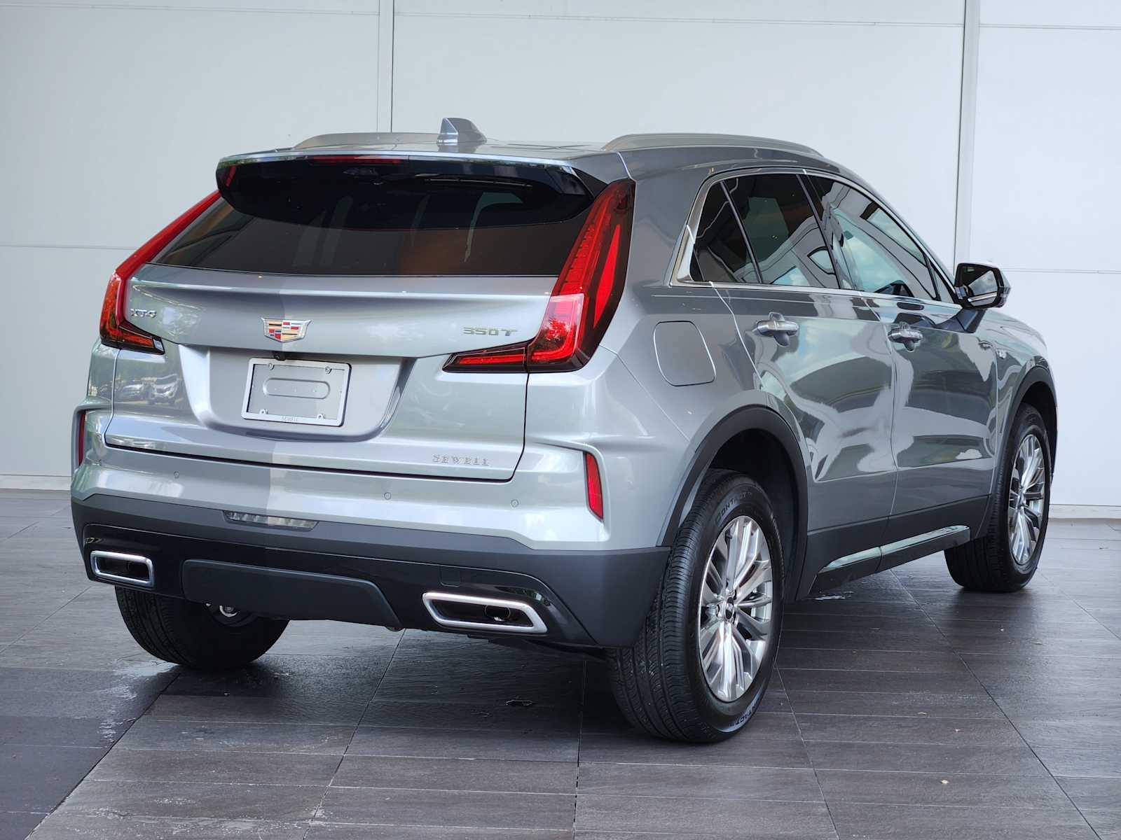 2025 Cadillac XT4 Premium Luxury photo 2